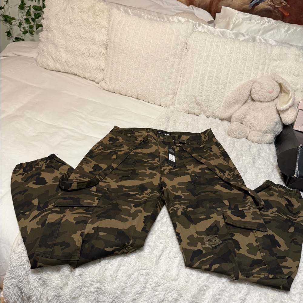 Fashion Nova “Get on My Level” Camo Cargo Pants – NWT, Size 1X